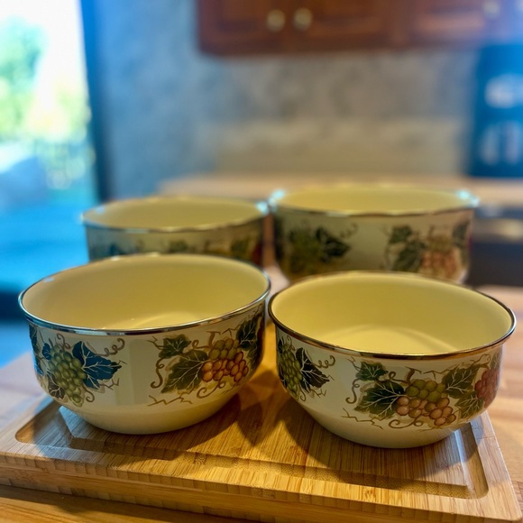 Enamel Nesting Mixing Bowls, Cabernet Pattern by Tabletops Unlimited, Set of 4 - Picture 9 of 9
